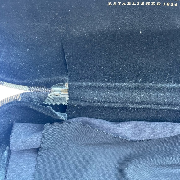 Authentic Burberry Non-Rx Sunglasses Size O/S - Picture 16 of 16